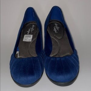 Dexflex Comfort blue suede size 7W